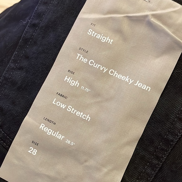 NEW WITH TAGS Everlane Black The Curvy Cheeky Straight Regular Jean in Size 28 - Picture 5 of 7